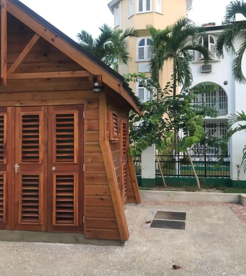 Ocho Rios Beach Apt At Sandcastles オーチョ・リオス